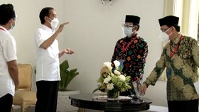Vaksinasi Perdana Dimulai, Sejumlah Peserta Kumpul di Istana