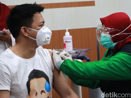 Ariel NOAH Disuntik Vaksin COVID-19, Ini Efek yang Dirasakannya