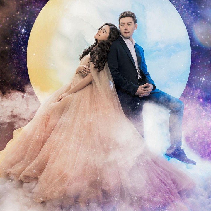 <p>Konsep foto yang mereka usung yakni luar angkasa dan bulan. Keren dan romantis banget ya, Bunda. (Foto: Instagram @audimarissa)</p>