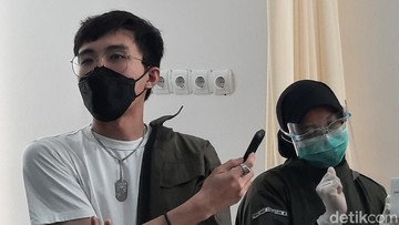Penjelasan dokter Tirta soal divaksin masih bisa kena COVID-19