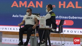 Gubernur Edy usai Disuntik Vaksin: Makin Sehat dan Segar