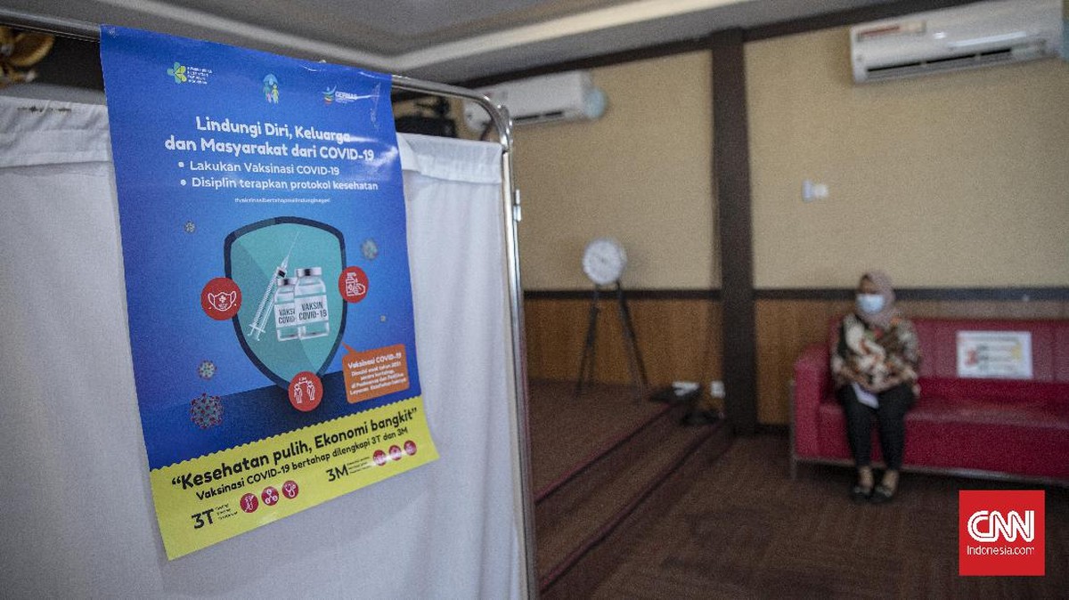 FOTO: Suntik Perdana Tenaga Kesehatan DKI Jakarta