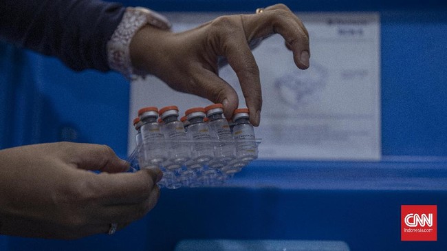 Sebanyak 10 juta juta dosis vaksin Sinovac tahap lima tiba di Indonesia dan akan diproses lebih lanjut di Bio Farma.