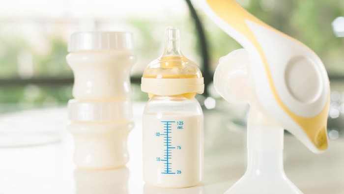 Manual breast pump, mothers breast milk is the most healthy food for newborn baby
