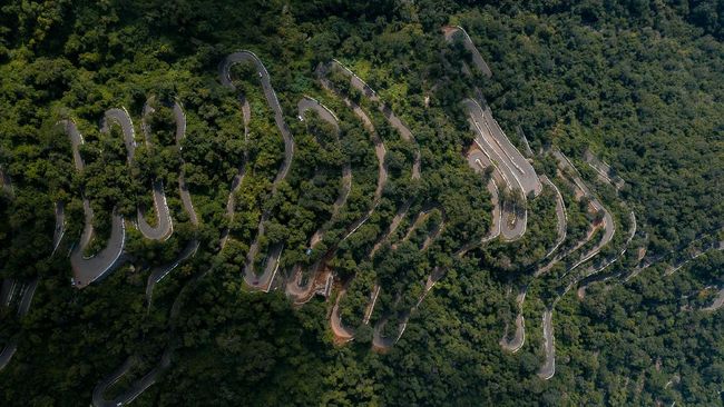 India merupakan salah satu negara yang dikenal memiliki banyak ruas jalan paling mengerikan dan paling berbahaya di dunia.