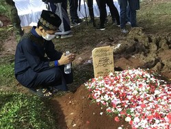 Karangan Bunga Banjiri Rumah Duka Syekh Ali Jaber