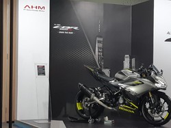 Wuih, Modif CBR150R Baru Makin Ganteng Comot Part Sang Kakak