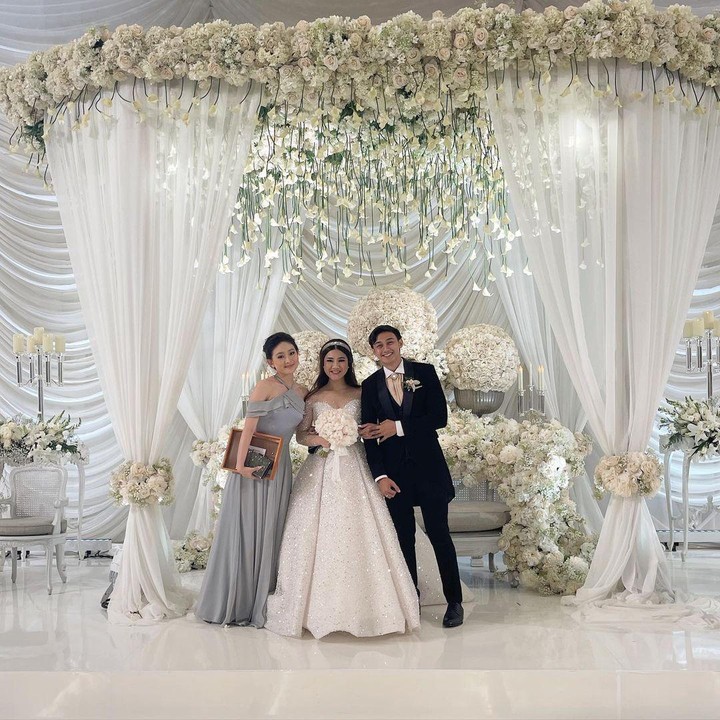 <p>Pernikahan Hito dan Feli yang dihadiri Natasha Wilona ini berlangsung pada awal Januari lalu, Bunda. (Foto: Instagram @natashawilona12)</p>