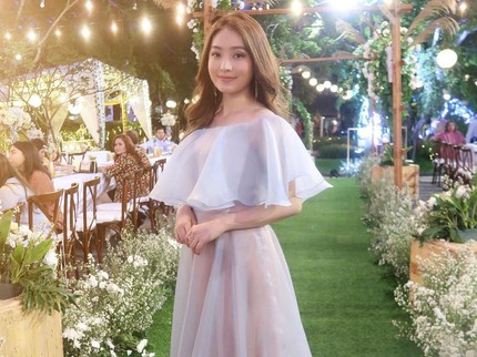 7 Foto Natasha Wilona dalam Balutan Dress, Inspirasi Buat Bunda ke Resepsi
