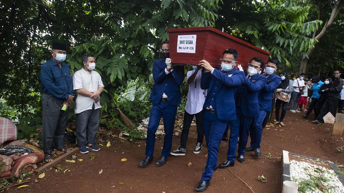 FOTO: Pemakaman Pertama Korban Sriwijaya Air SJ 182