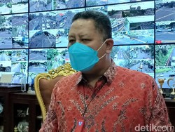 Dapat SMS Blast, Plt Walkot Surabaya Whisnu-11 Pejabat Siap Divaksin Besok