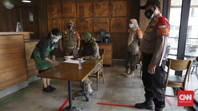 DPR ingatkan pemerintah untuk merumuskan ulang kebijakan penanganan pandemi Covid-19 guna mengantisipasi lonjakan kasus, apalagi jelang libur perayaan Imlek.