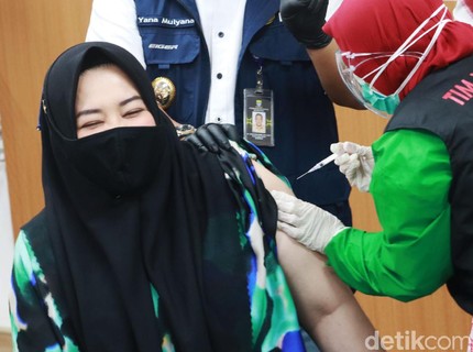 Risa Saraswati Ikut Disuntik Vaksin COVID-19, Ungkap Sudah Tak Menyusui