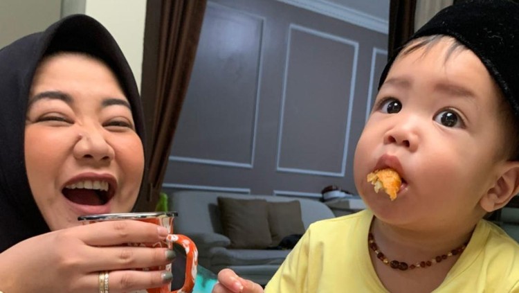 Risa Saraswati dapat suntikan vaksin Corona