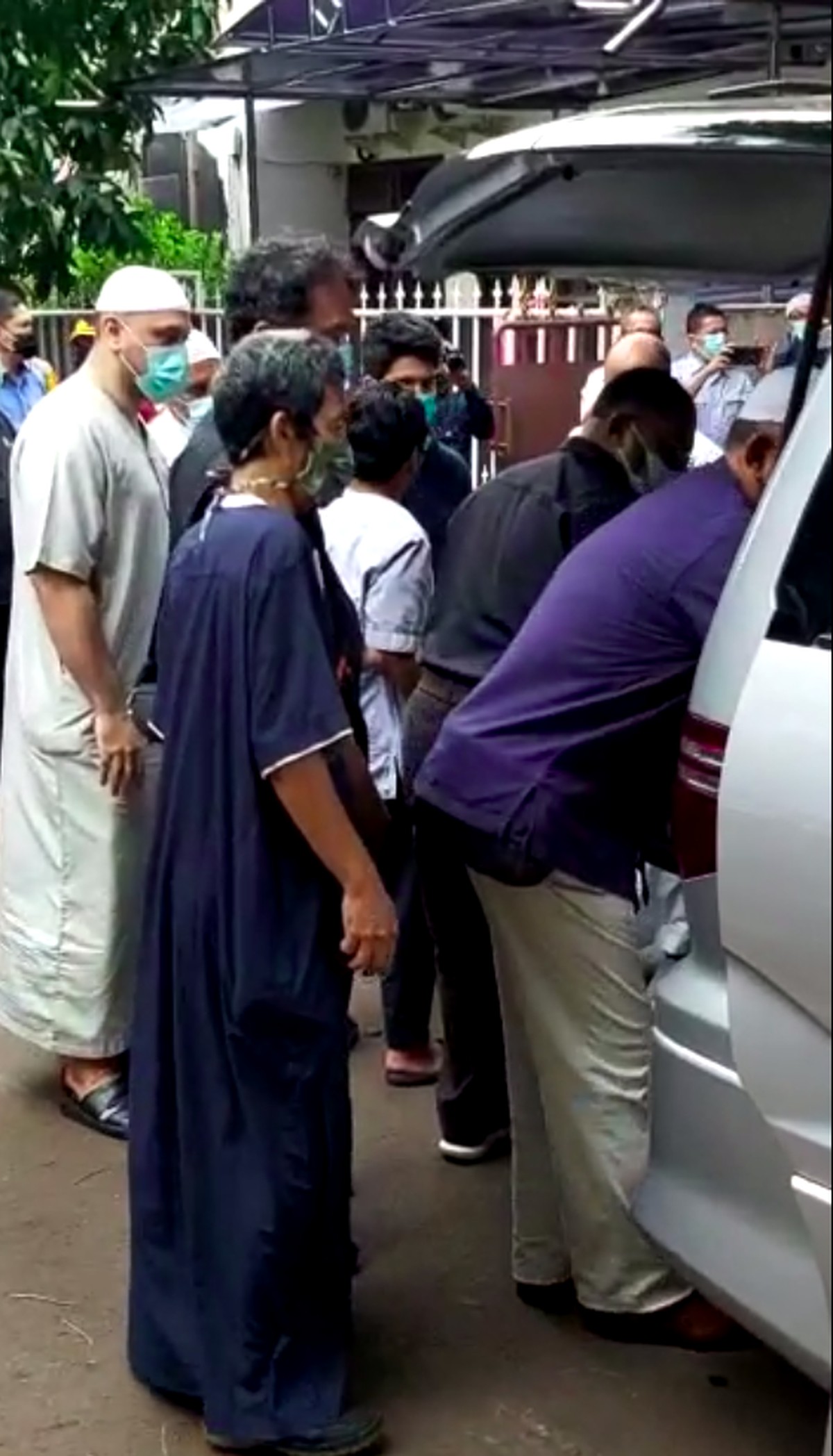 Rumah duka Syekh Ali Jaber