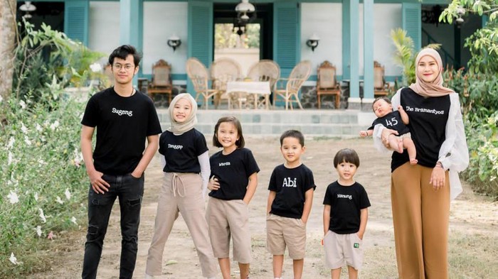 Super Mom! Punya Banyak Anak yang Masih Kecil Tak Menghalangi 5 Artis Ini Untuk Tetap Produktif