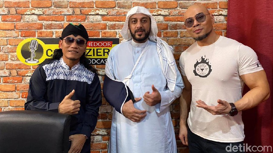 Syekh Ali Jaber meninggal dunia pagi tadi karena sakit Kamis, (14/1). Syekh Ali Jaber  adalah ulama besar dan penghapal Al-Quran yang lahir di Madinah.
