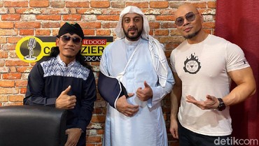 img-title Sambil Menangis, Deddy Corbuzier Kenang Sosok Syekh Ali Jaber