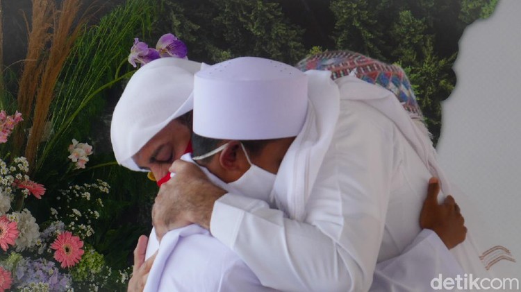 Syekh Ali Jaber meninggal dunia pagi tadi karena sakit Kamis, (14/1). Syekh Ali Jaber  adalah ulama besar dan penghapal Al-Quran yang lahir di Madinah.