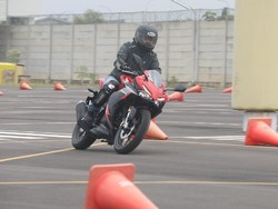 Kencan Singkat Bersama All New Honda CBR150R