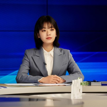 Penampilan Lee Joo Young Jadi Reporter di Drama Korea Terbaru 'Times'