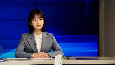Penampilan Lee Joo Young Jadi Reporter di Drama Korea Terbaru 'Times'