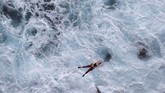 Terjun bebas dari tebing cadas menjadi kegiatan yang ramai dilakukan orang-orang pecinta kegiatan ekstrem di Australia.