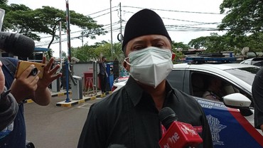 img-title Ustaz Yusuf Mansur Jawab Pertanyaan, Dituding Cari Pembelaan