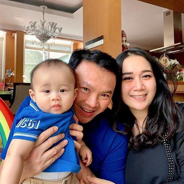 <p>Sejak menikah di 2019 lalu, Ahok dan Puput hidup bahagia bersama putra pertama mereka. Yosafat kini sudah berusia satu tahun, Bunda. (Foto: Instagram: @basukibtp)</p>