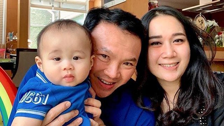 10 Potret Kebersamaan Ahok dan Puput Saat Makan Bersama 10 Potret Kebersamaan Ahok dan Puput Saat Makan Bersama