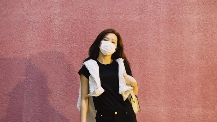 8 OOTD Pakai Masker ala Seulgi Red Velvet yang Kece Maksimal