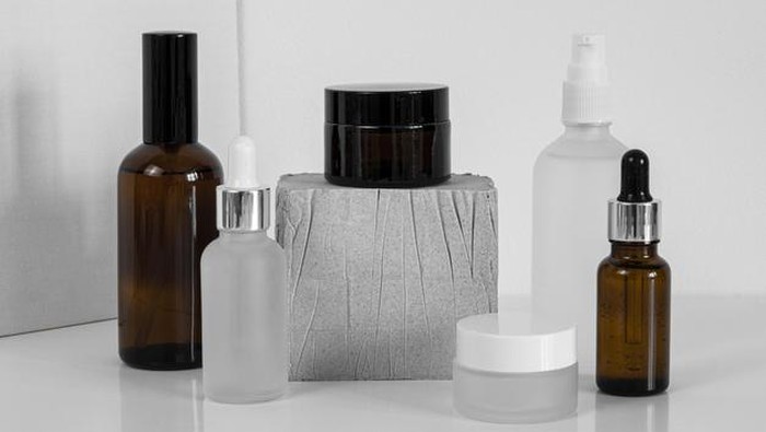 Bingung Cari Skincare yang Aman Untuk Kulit Sensitif? Coba Pilih yang Punya Kandungan Ini