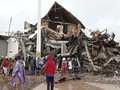 2 Korban Terjebak Reruntuhan Kantor Gubernur Sulbar