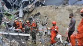 FOTO : Tangis dan Duka Korban Gempa Sulawesi Barat Gempa mengguncang Sulawesi Barat. Dua wilayah, Majene dan Mamuju paling terdampak. Selain bangunan rusak, gempa juga menewaskan puluhan orang.