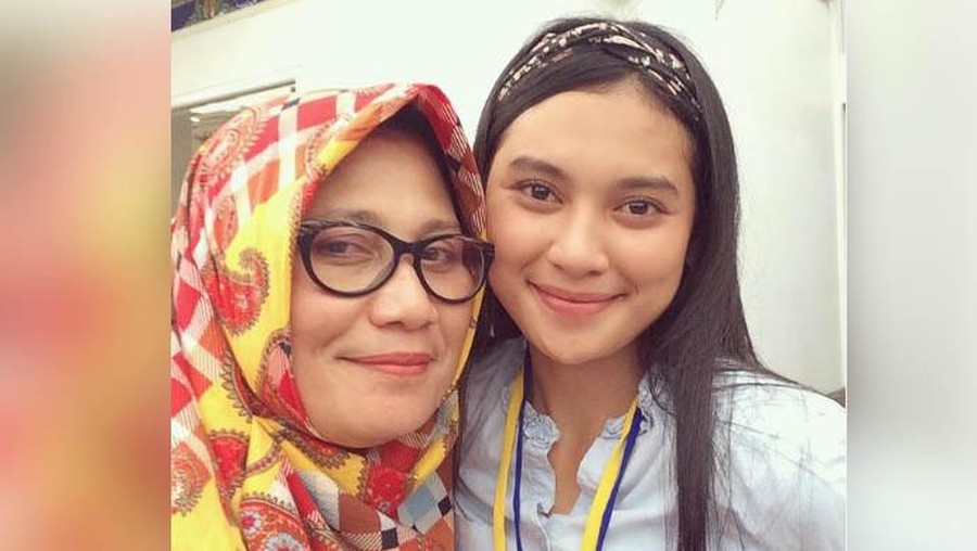 Indah Permatasari Indah Permatasari dan sang ibu, Nursyah.