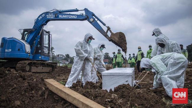 Krisis lahan pemakaman di Jakarta diperparah oleh pandemi virus corona yang terjadi sejak Maret 2020.