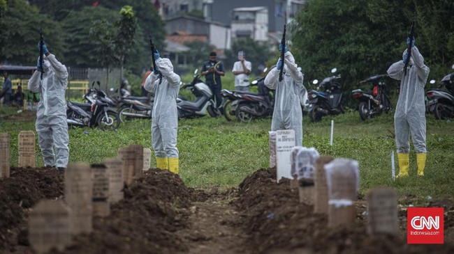 Lahan makam khusus jenazah covid-19 di TPU Srengseng Sawah hampir penuh. Dari kapasitas 541, terisi 402.