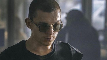 img-title Lepas Karakter Spider-Man, Tom Holland Jadi Penjahat di 'Cherry'