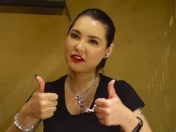 Dulu Fans Cuma Bisa Tulis Surat ke Miyabi, Kini Bisa Makan Malam Bareng