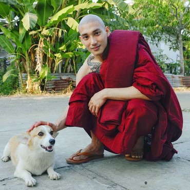 Model & Aktor Myanmar Jadi Biksu, Wajah Tampannya Bikin Salah Fokus