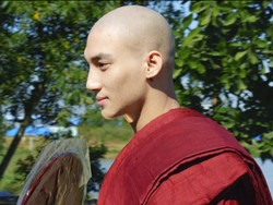 Aktor Paing Takhon yang Viral Jadi Biksu Ganteng Ditangkap Militer Myanmar