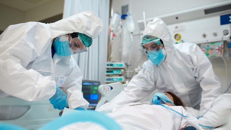 Pasien Covid-19 Hospital COVID

Healthcare workers during an intubation procedure to a COVID patient