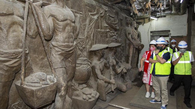Jagat maya sedang hangat membicarakan relief bersejarah peninggalan masa pemerintahan Presiden Sukrano yang ditemukan di Gedung Sarinah, Jakarta.