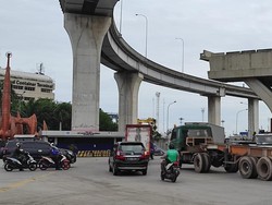 Hati-Hati! Simpang JICT Priok Tanpa Traffic Light tapi Ramai Truk Kontainer