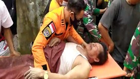 VIDEO: Aksi Heroik Tim SAR Evakuasi Korban dari Reruntuhan