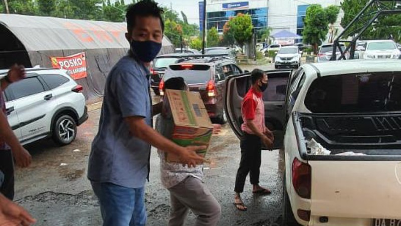 Banjir melanda sejumlah wilayah di Kalimantan Selatan (Kalsel) akibat hujan deras yang turun dengan intensitas tinggi.