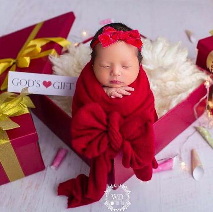 <p>Asmirandah melahirkan pada 25 Desember lalu, tepat perayaan hari Natal. Putrinya diberi nama yang cantik yaitu Chloe Emmanuelle Van Wattimena. (Foto: Instagram @asmirandah89)</p>