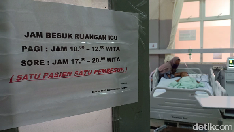 Fatimah, korban gempa Sulbar mengevakuasi anaknya hingga Parepare, Sulsel. Fatimah, korban gempa Sulbar mengevakuasi anaknya hingga Parepare, Sulsel.