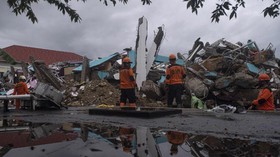 Warga Mamuju Sempat Kais Makanan di Puing Reruntuhan Gempa