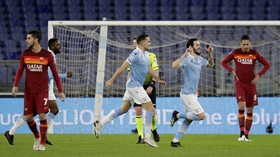 FOTO: Lazio Bungkam Roma di Derby della Capitale